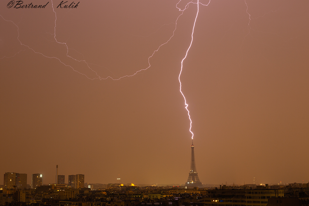 La tour Eiffel protégée de la foudre par France Paratonnerres