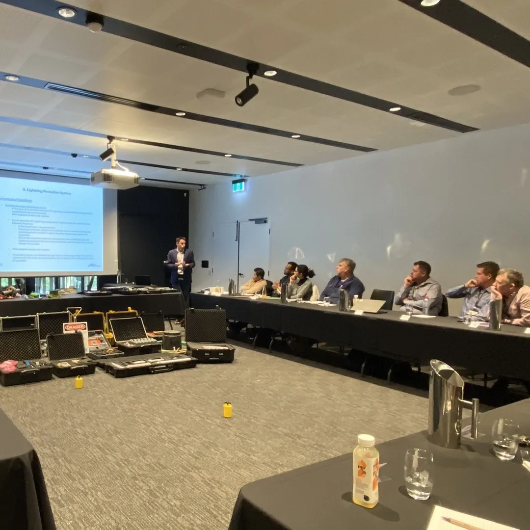 Formation de protection foudre dans une salle de conférence